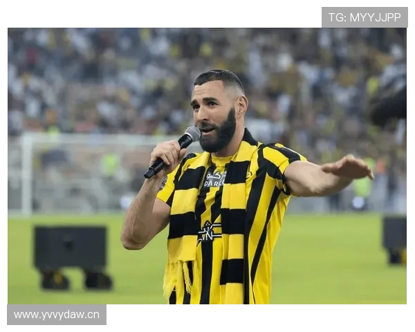 本泽马与莱万:终结重心从禁区转向回撤组织 本泽马与莱万:终结重心从禁区转向回撤组织