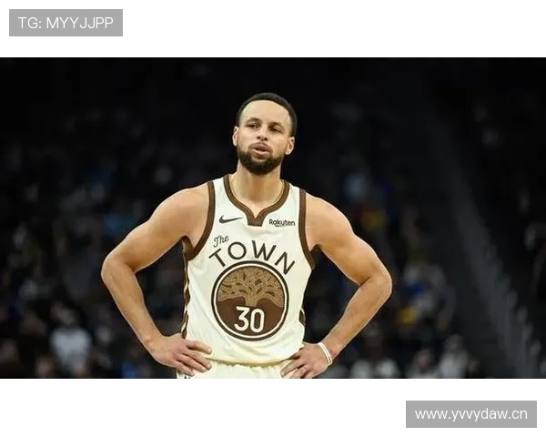 库里利用挡拆拉开防线提升三分命中率，显著超越季后赛对手